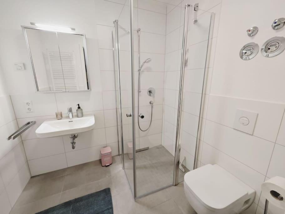 Ticasa Wave-Zentral-Outlet-Aufzug-Stylisch-Unique Метцинген Экстерьер фото